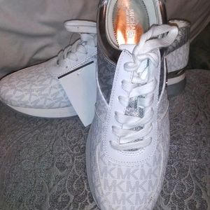 Michael Kors Logo Sneakers sz 9.5